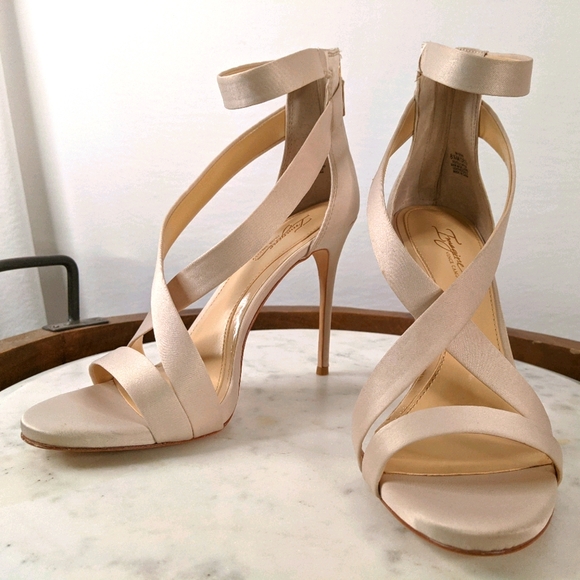 Vince Camuto Shoes - 💚 VINCE CAMUTO Never Worn Satin Heels SZ 8.5